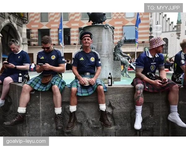 欧洲杯点燃球迷热情,赛场氛围引万众期待 欧洲杯点燃球迷热情,赛场氛围引万众期待