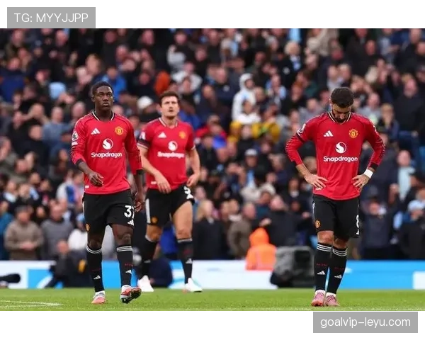 曼联更衣室矛盾再度曝光，稳定性面临考验，对赛季走势形成制约