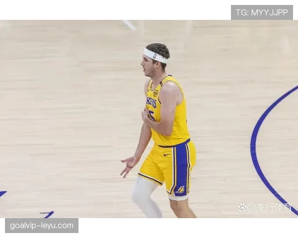 奥斯汀·里夫斯突破制造空位投篮 提升湖人关键时刻得分效率